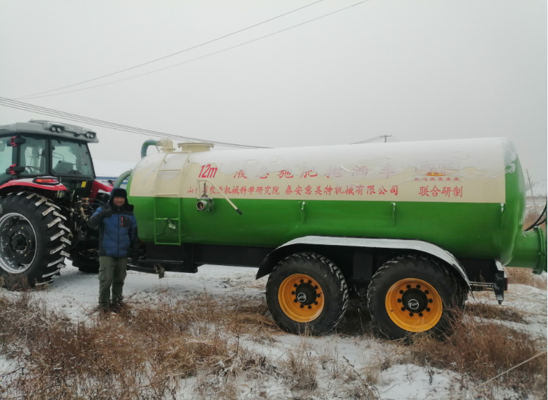 黑龍江省大慶市林甸縣花園鎮(zhèn)永興村12立方液態(tài)肥拋灑車(chē)(pic2)